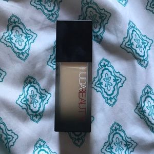 HudaBeauty Faux Filter Foundation|| 100B Milkshake